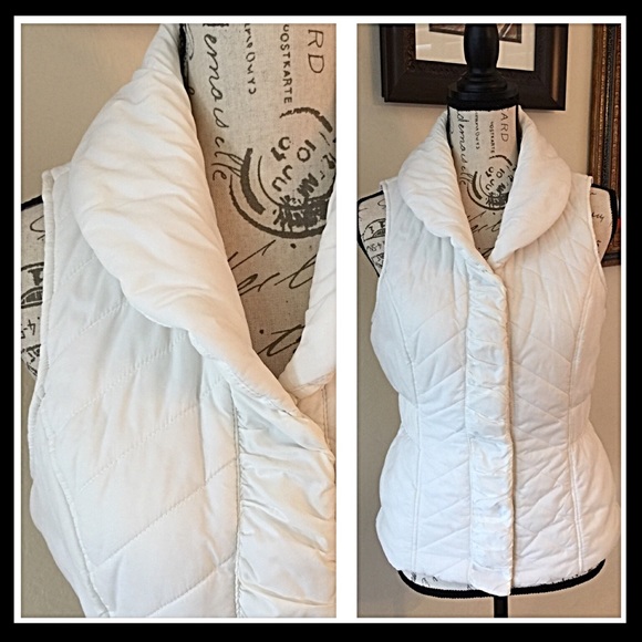 White House Black Market Jackets & Blazers - WHBM Puffer Vest White Size Small - Pristine!